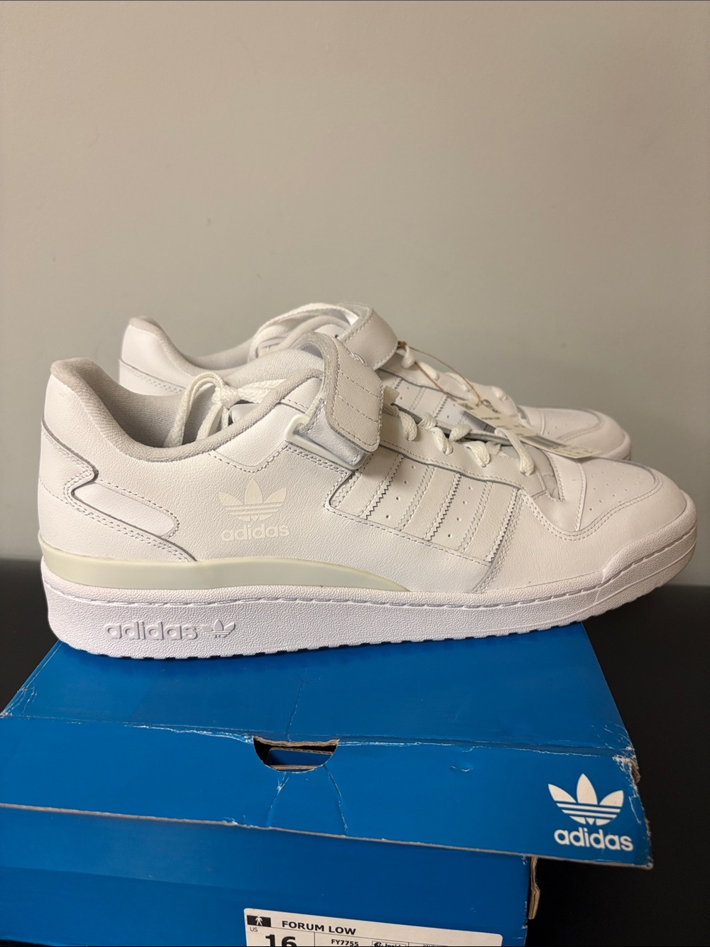 NWT Adidas Forum Low